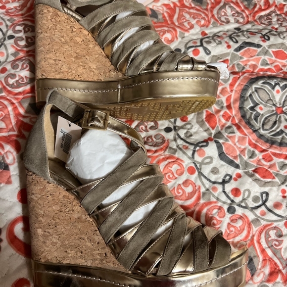 JIMMY CHOO PIA METALLIC GOLD CORK WEDGE SANDALS SIZE 39 ( 8.5) - Picture 4 of 9